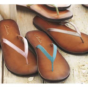 clarks spa leather flip flops